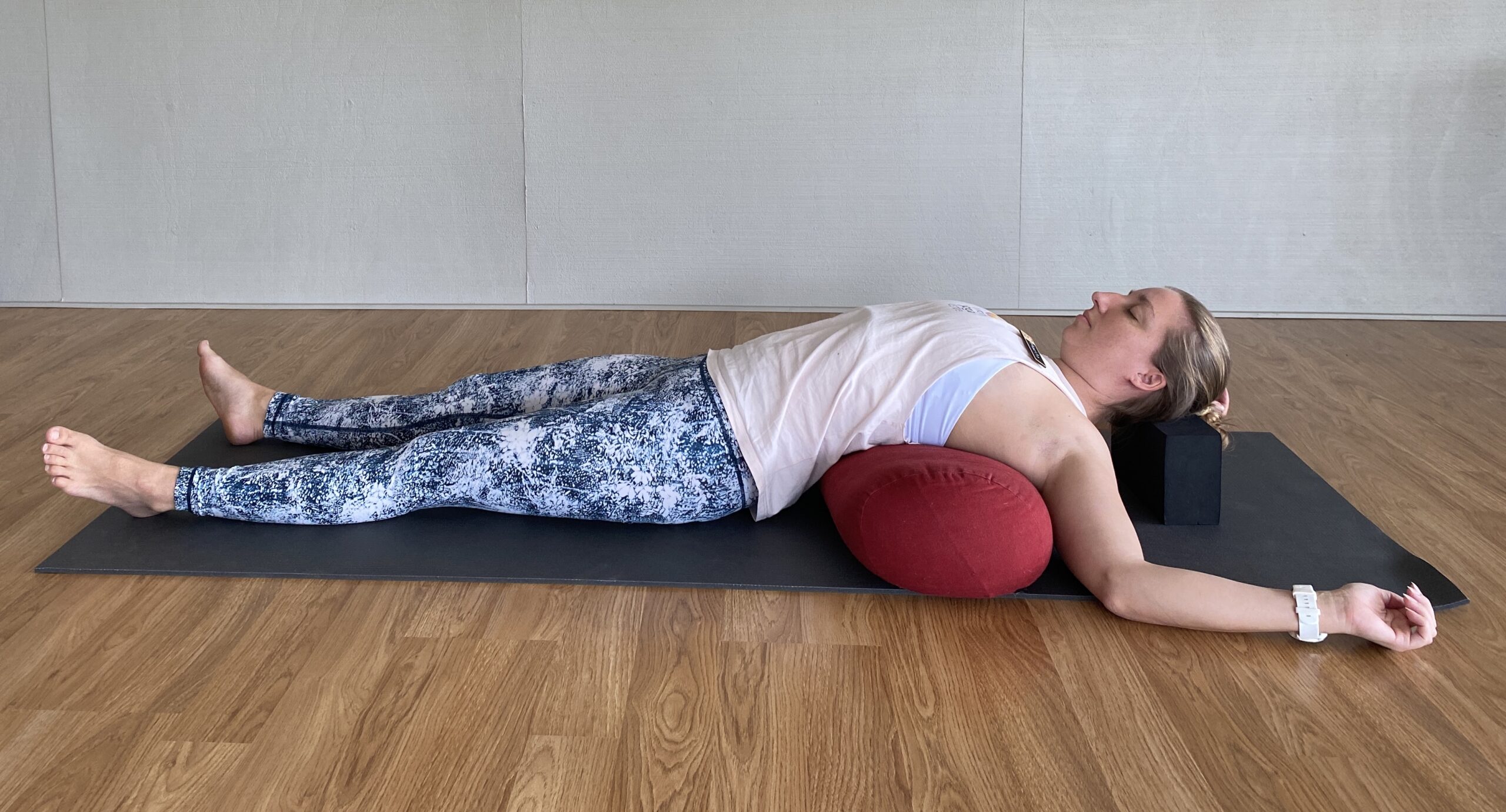 How to Use a Bolster, Blanket & Hand Weights – Love My Mat